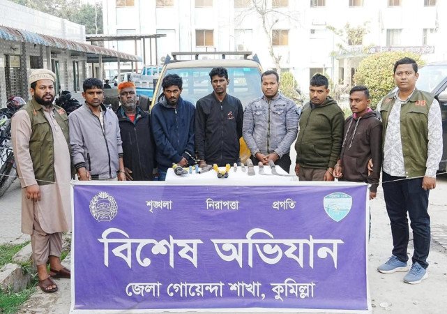 কুমিল্লায় আন্তঃজেলা ডাকাত চক্রের সর্দার সাদ্দামসহ ৭ জন ডাকাত গ্রেফতার ও ডাকাতির কাজে ব্যবহৃত অস্ত্র ও পিকআপ উদ্ধার!