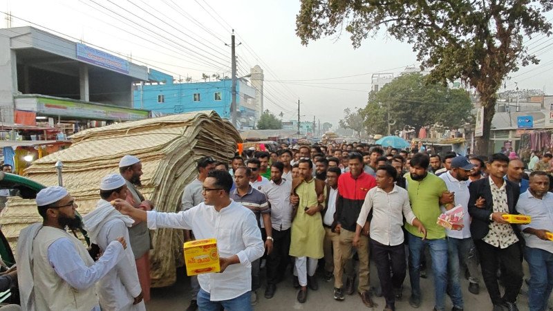 ইকবালের প্রতিমন্ত্রী হওয়ার আনন্দে গৌরীপুরে যুবদলের  এক মণ মিষ্টি বিতরণ।