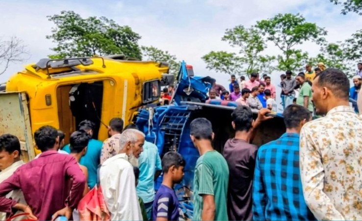 সিলেটের দক্ষিণ সুরমায় ট্রাক ও পিকআপের মুখোমুখি সংঘর্ষে নিহত ৮